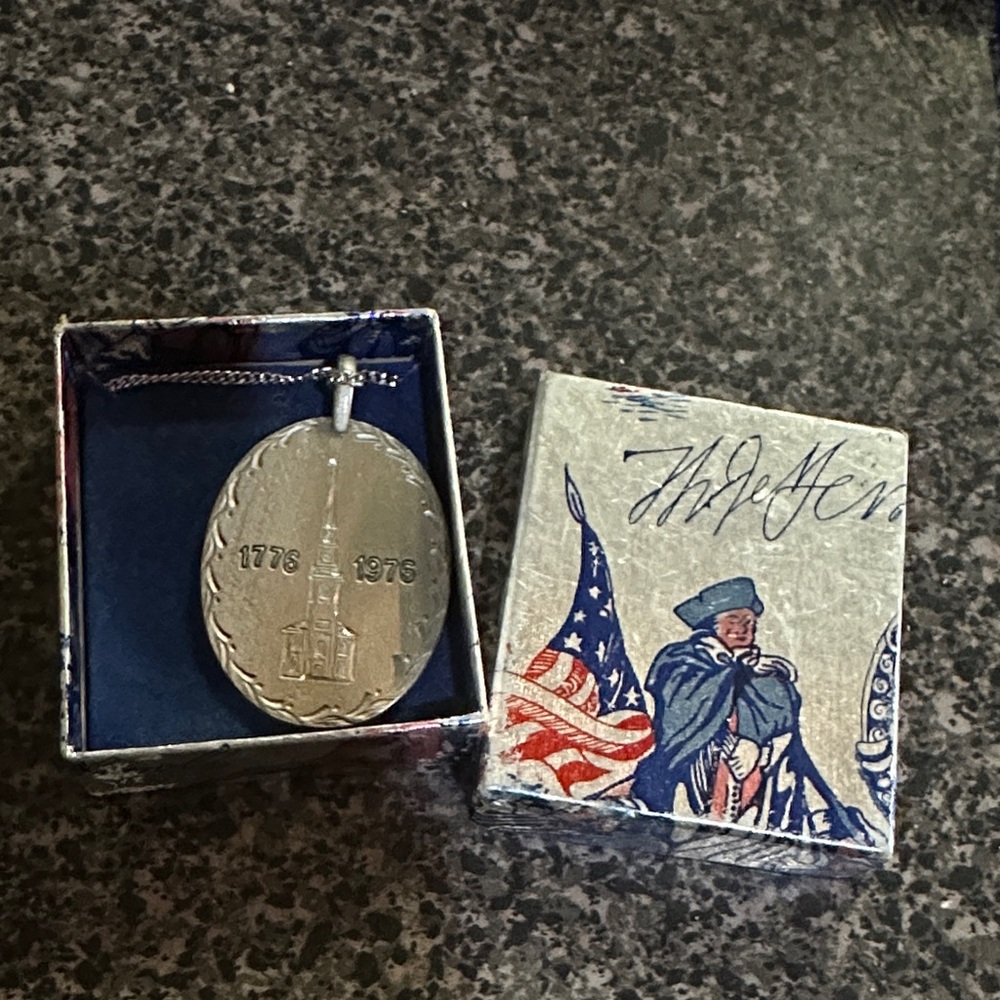 1976 Bicentennial Commemorative Pewter Pendant Necklace AJC Hand Engraved w/ Box